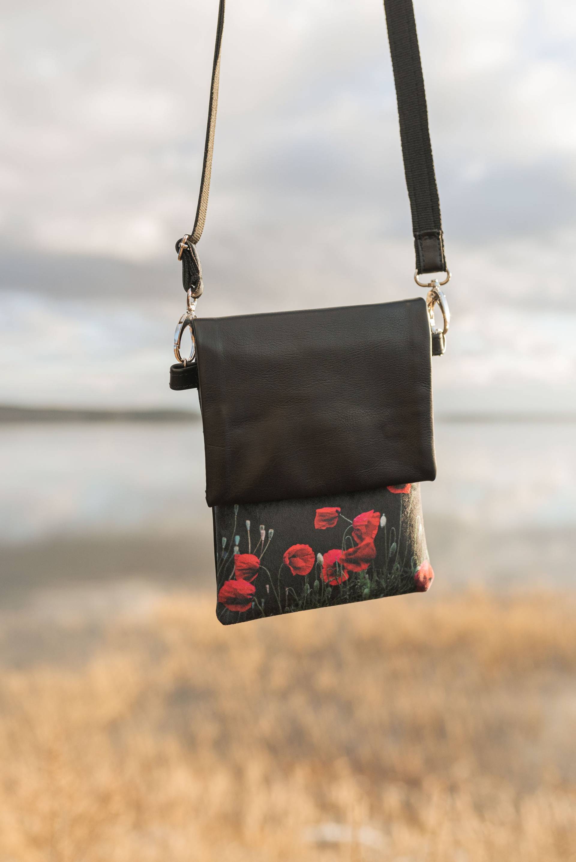 Crossbody Mohn Bedruckt Samt Und Leder Handytasche, Mini Kleines Geschenk Für Frauen, Casual Tasche Frauen von SnaudeDesign