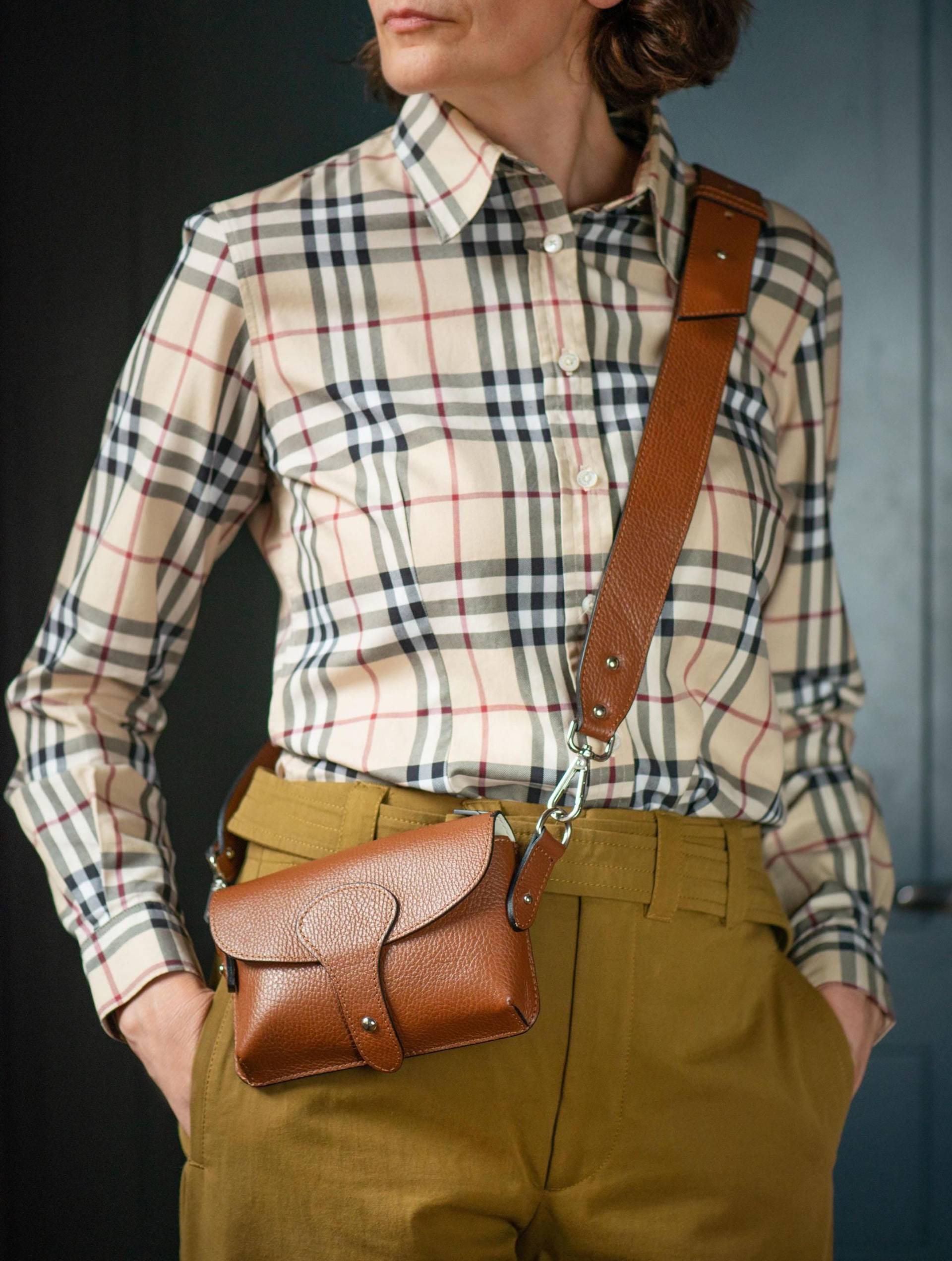 Echtleder Geldbörse Crossbody Bag Für Frauen Geschenk. Kleine Schultertasche Mit Breitem Gurt. Zarte Bauchtasche Trendiges Mode Accessoire Italy Made von SnazzyBirds