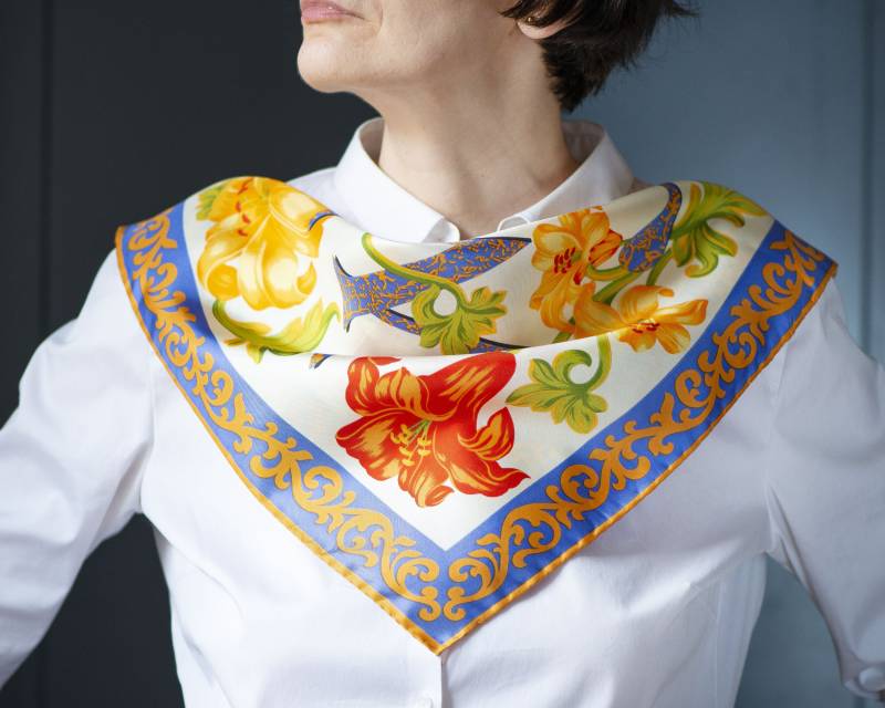 Halstuch Joop Wj Blumenmuster Rot Gelb Blumen Vintage. Kleines Seidendamenmode. Boho Woman's Italien Hergestellt von SnazzyBirds