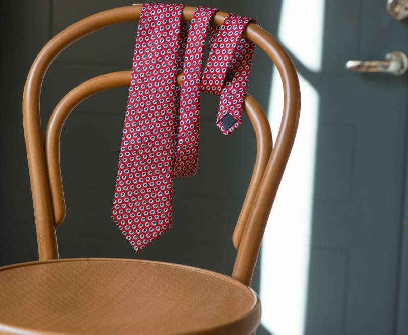 Rote Seide Vintage Krawatte - Lebendiges Muster Reine Seidenkrawatte Herrenkrawatte Krawattenspaß Italien Hergestellte Stilvolle von SnazzyBirds