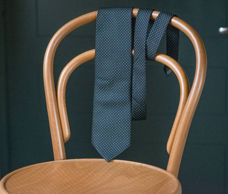 Hugo Boss Silk Dot Krawatte, Vintage Schwarze Herren Krawatte von SnazzyBirds