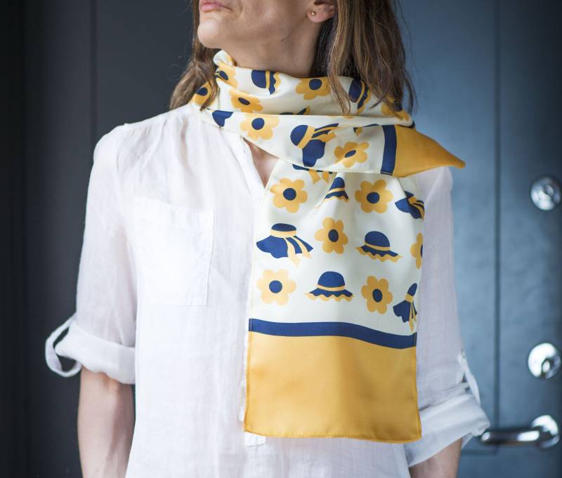 Vintage Seidenschal Gelbe Sonnenhüte Mit Blumenmuster, Bandana Aus Den 70Er Jahren von SnazzyBirds