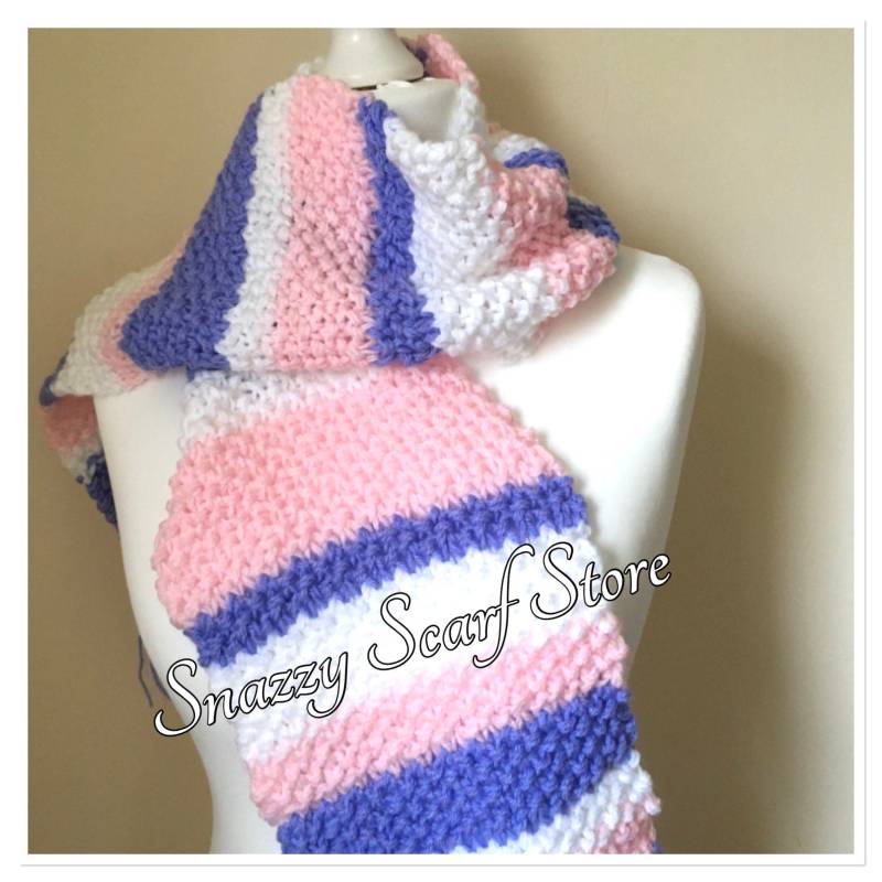 Handgestrickter Schal in Pastell Streifen Handgestrickter Schal in Pastell Streifen von SnazzyScarfStore