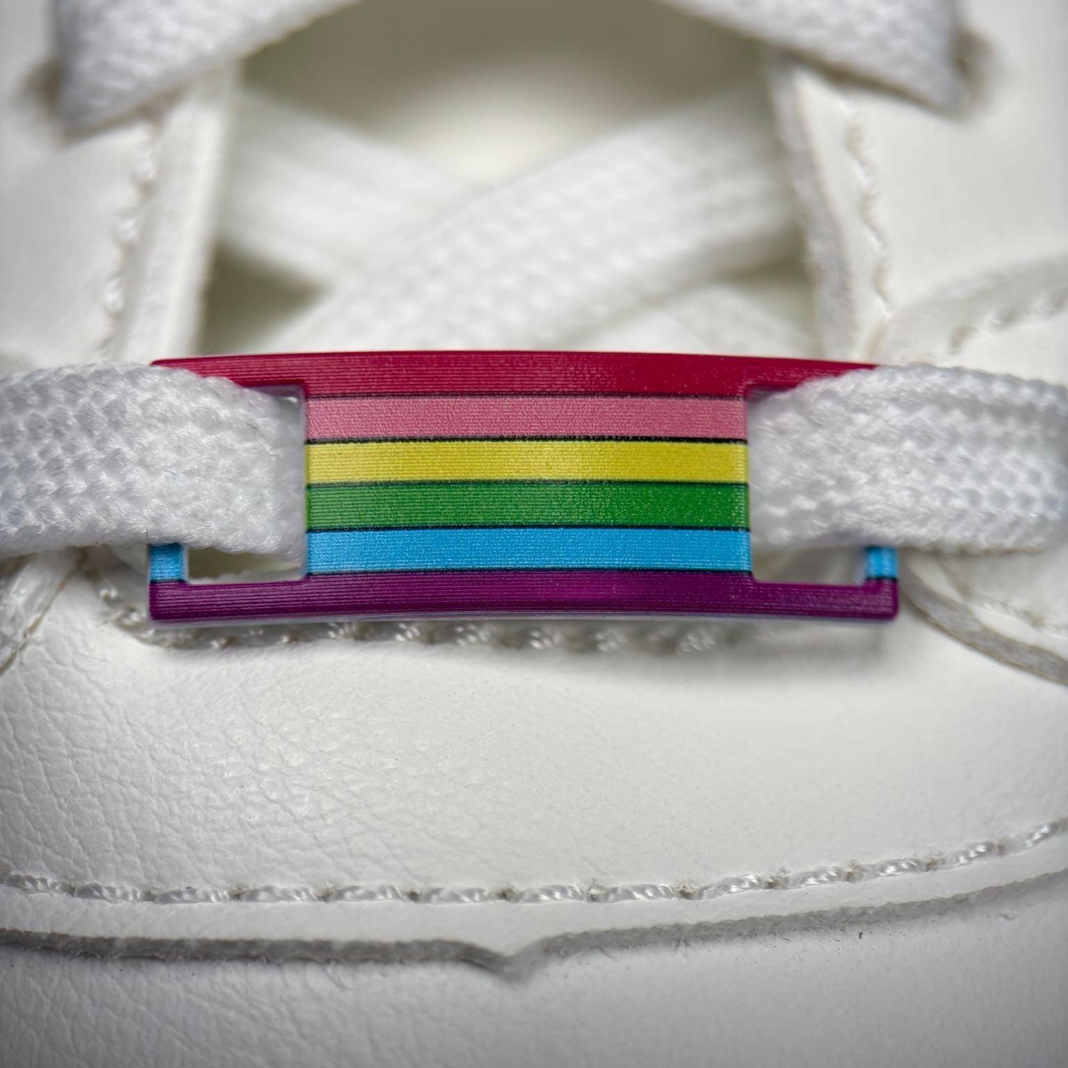 Regenbogen-Pride Sneaker-Anhänger - Lgbtq Schuhschmuck, 2Er-Set von Sneakeez