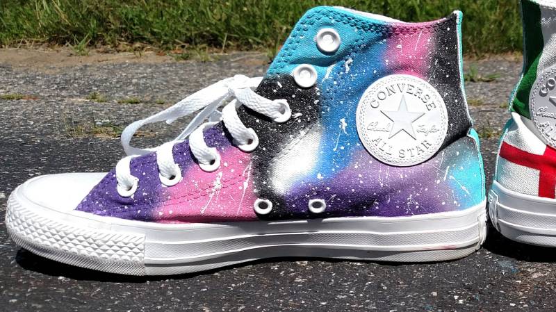 Benutzerdefinierte Galaxy Handbemalte Schuhe Benutzerdefinierte Galaxy Handbemalte Schuhe von SneaksBySarah