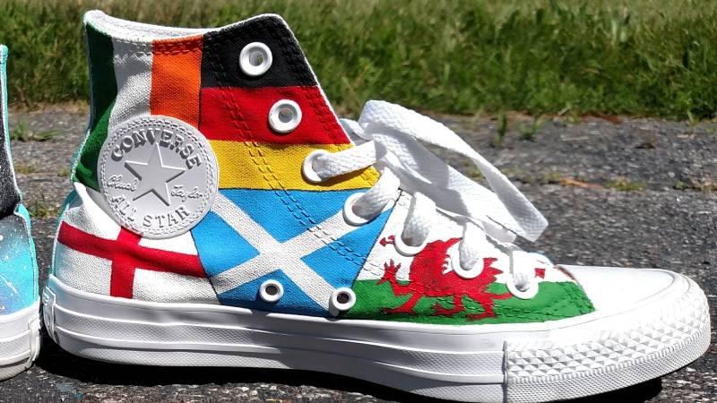Handbemalte Flaggenschuhe Nach Wunsch Handbemalte Flaggenschuhe Nach Wunsch von SneaksBySarah