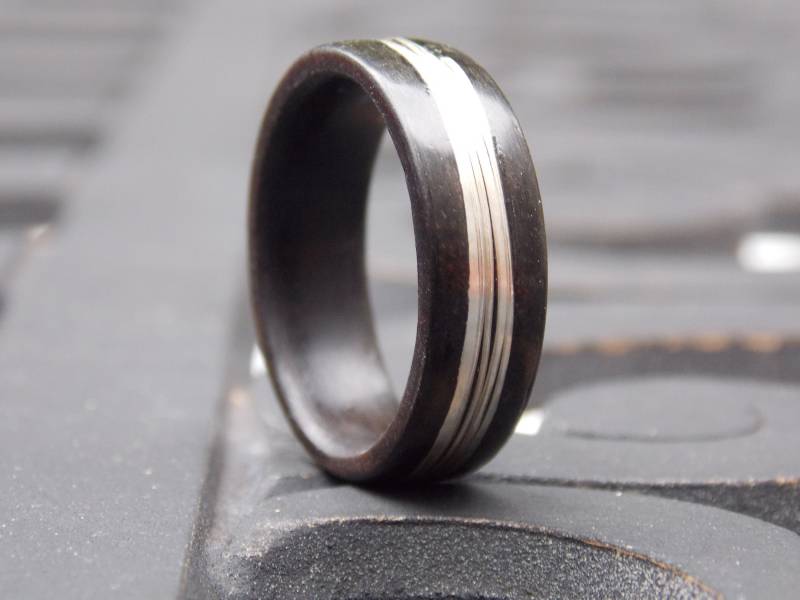 Ebenholz Ring Mit Sterling Silber Inlay - Einzigartiger Jubiläumsring von SnowDaysInn