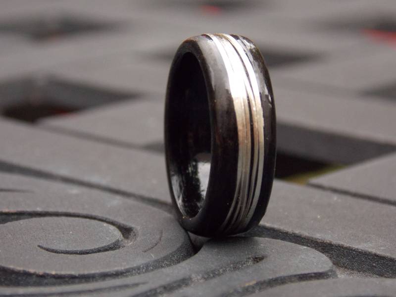 Ebenholz Ring Mit Sterling Silber Inlay - Größe 7 von SnowDaysInn