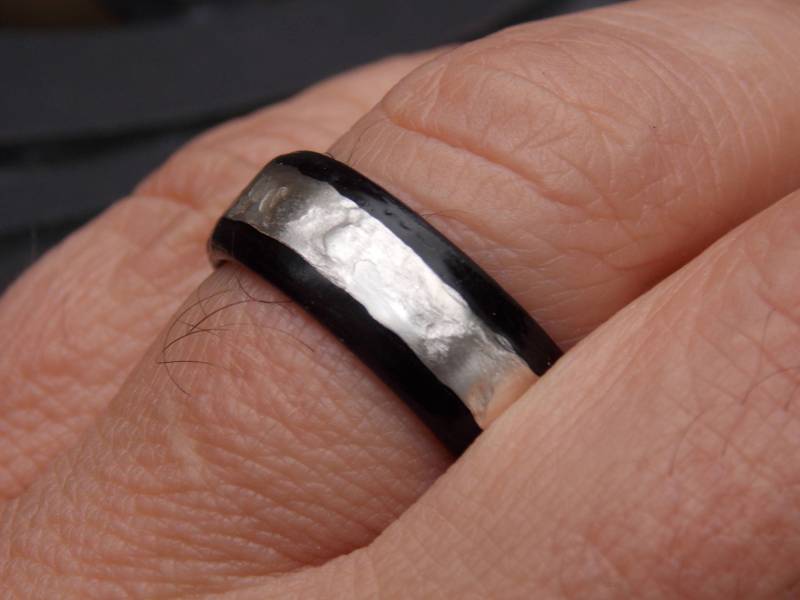 Ebenholz Ring Mit Sterling Silber Inlay - Rustikaler Jubiläums Bandring von SnowDaysInn