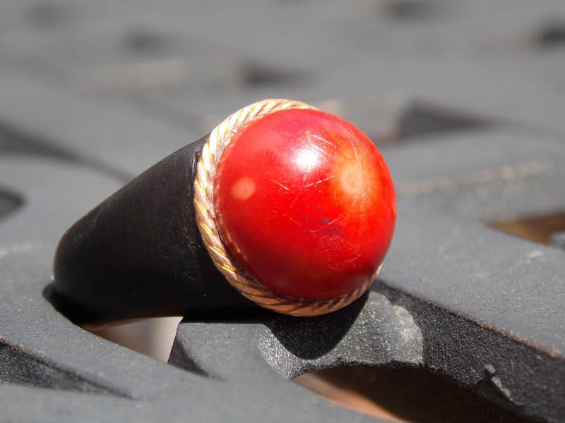 Rote Koralle Ebenholz Ring Mit Kupferdraht - Größe 8, 5 von SnowDaysInn
