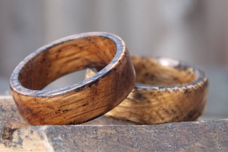 Whiskyfass Holzring Verkohlte Weißeiche, Rustikale Banderole von SnowDaysInn