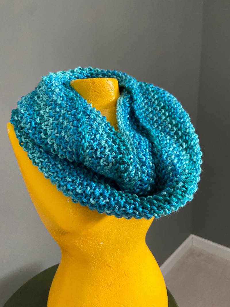 Blau/Grüner Schlauchschal von SnowbeltComforts