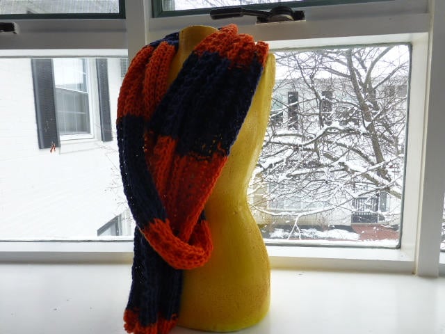 Blau Und Orange Gerippter Schal Blau Und Orange Gerippter Schal von SnowbeltComforts