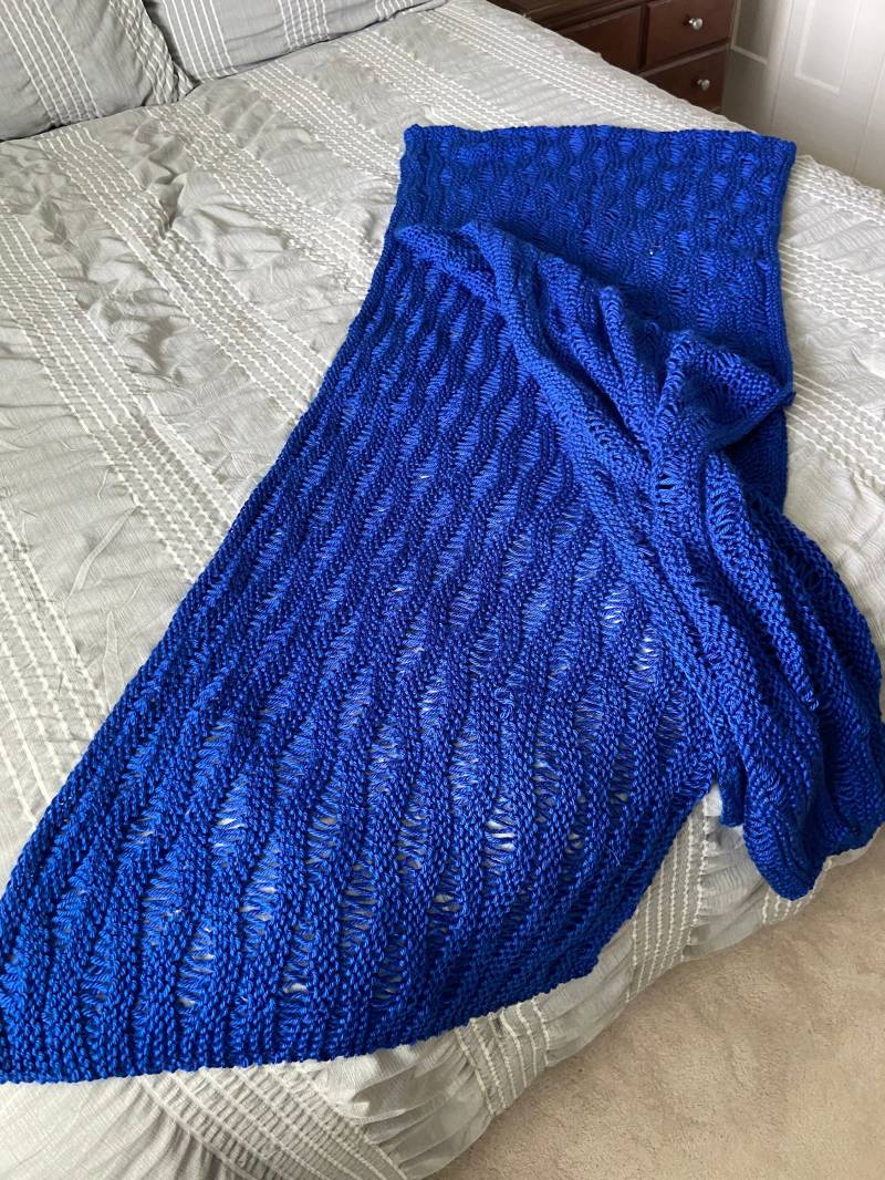 Hellblauer Übergroßer Spitzenschal Hellblauer Übergroßer Spitzenschal von SnowbeltComforts