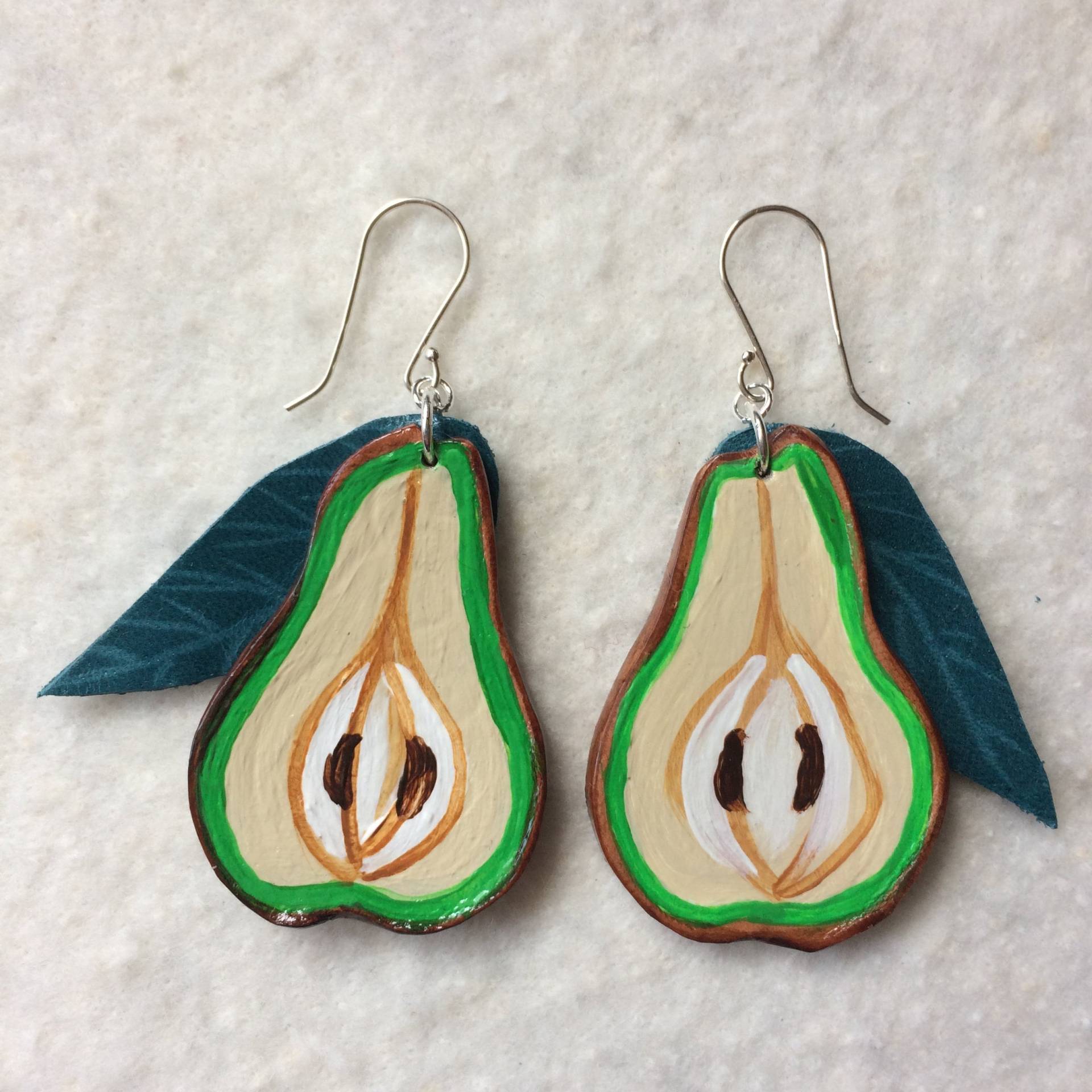 Obst Ohrringe, Birne Lederohrringe, Obstschmuck, Lederschmuck, Bemalte Kawaii Birnen, Obst, 925 von SnowdropsBethlehem