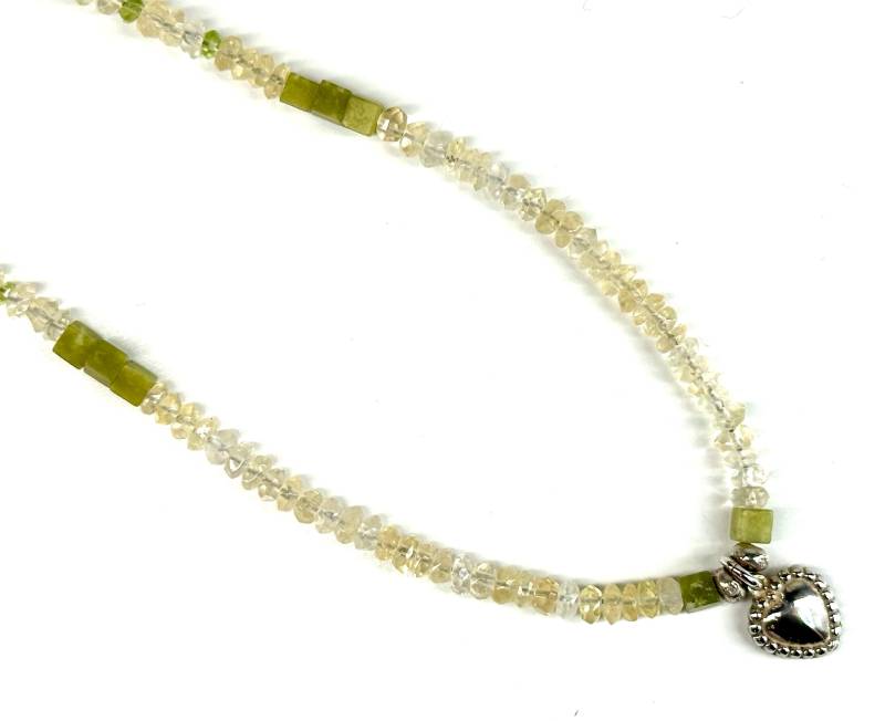Halskette-Citrine, Peridot, Jade Und Silber Mit Herz Anhänger von SnowlilyStudios