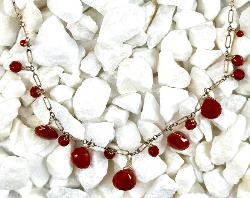 Halskette - Karneol Tropfen Und Perlen Auf Gold Fill von SnowlilyStudios