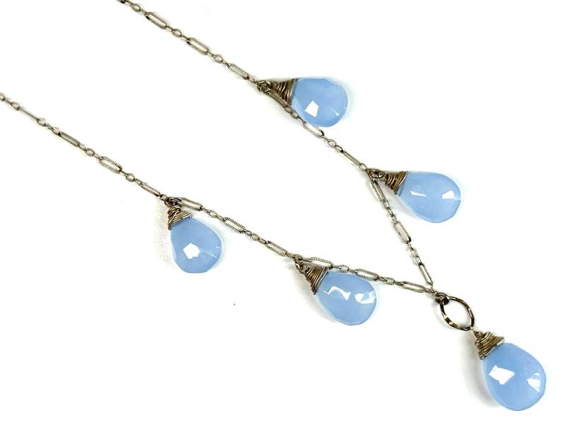 Halskette - Weiche Blaue Chalcedon-Tropfen Auf Zarter Sterling Silber Kette von SnowlilyStudios
