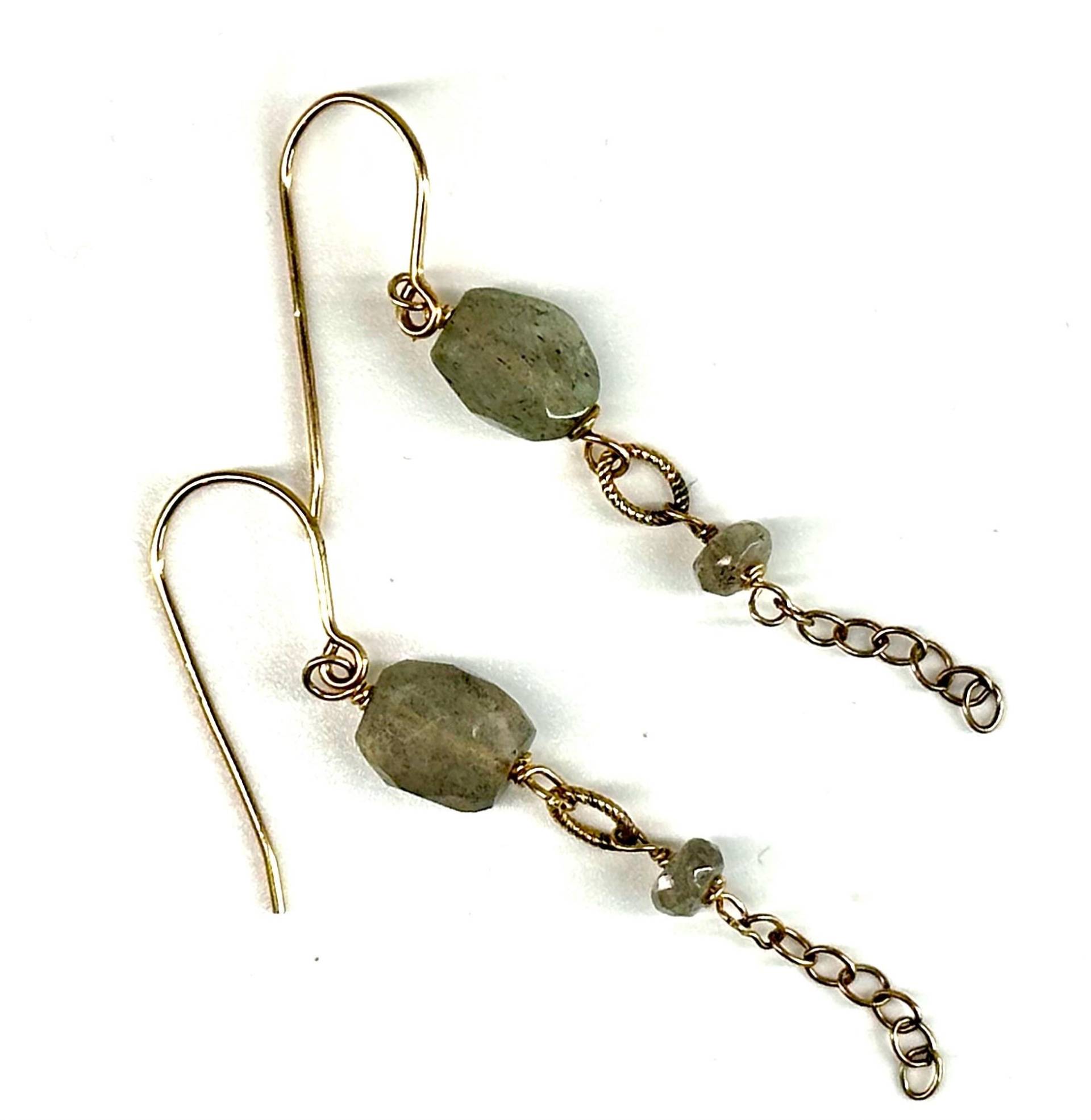 Ohrhänger Aus Facettierten Labradorit Tropfen Auf Goldfill von SnowlilyStudios