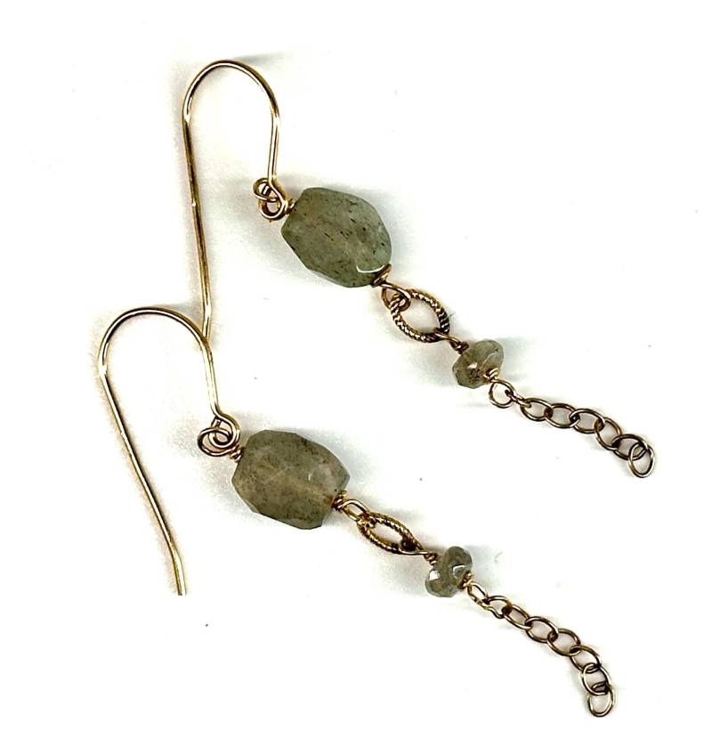 Ohrhänger Aus Facettierten Labradorit Tropfen Auf Goldfill von SnowlilyStudios