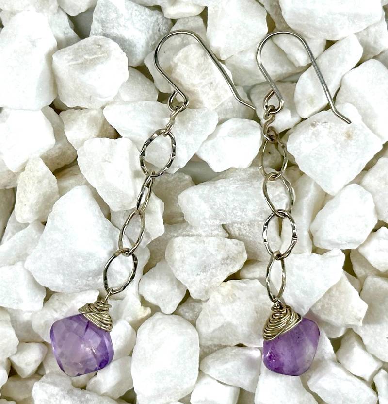 Ohrringe - Amethyst Und Sterling Silber Kette von SnowlilyStudios