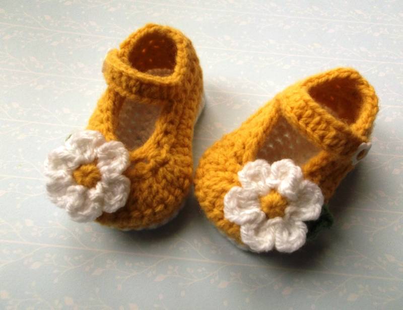 Baby Booties Gehäkelt Gelbe Acryl Schuhe Mit Blume, 0-3 Monate von SnowyIdris