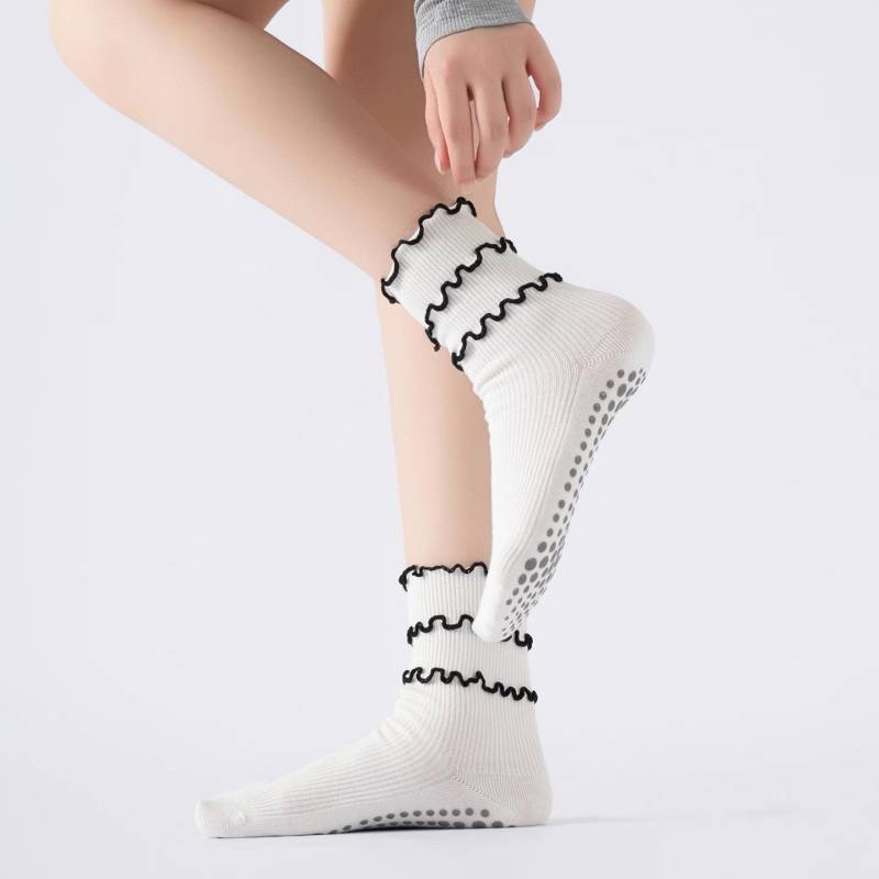 Non Slip Ruffle Yoga Socks For Women - Mid Calf Grip Barre Socks, Pilates Dance Workout With Lettuce Edge Design von SnugCloudDesign