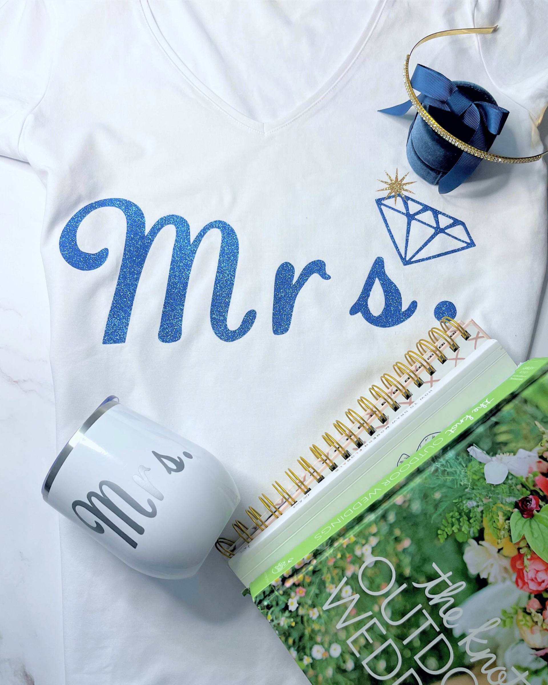 Mrs. T-Shirt | Future T Shirt Braut-Zu-Werden Geschenk Hochzeitsshirt von SoBeautifulGiftBoxes
