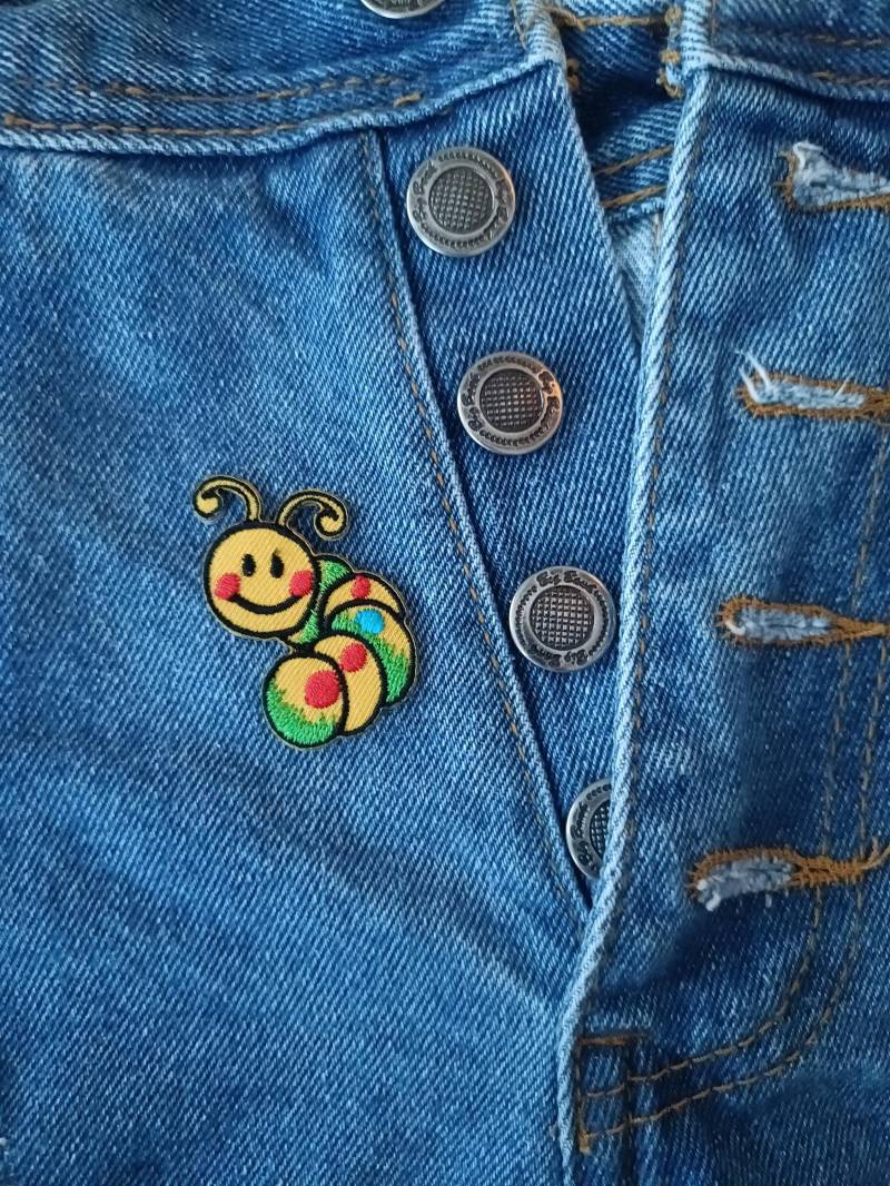 Gelber Raupenwurm Aufnäher - Tier Patch Zum Aufbügeln Patches Für Jacken, Jeans, Mützen Cooles Badge 6, 5 cm | B X 2, 7 | H Gelber Raupenwurm Aufnäher - Tier Patch Zum Aufbügeln Patches Für Jacken, Jeans, Mützen Cooles Badge 6, 5 cm | B X 2, 7 | H von SoCutePatches