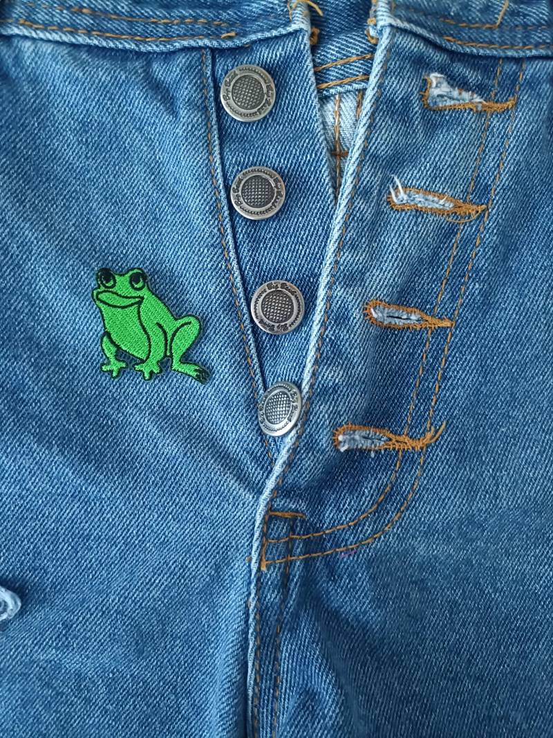 Mini Kleiner Frosch Aufnäher - Tier Zum Aufbügeln Patches Für Jacken, Jeans, Mützen Cooler Badge Größe 3, 5 cm | B X 4, 5 | H von SoCutePatches
