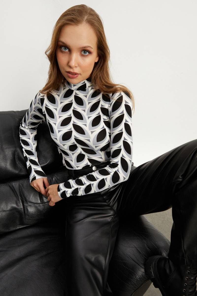 Heiße Mädchen-Blumenbluse, Modernes Frauen-Outfit, Blatt-Design-Langarm-Bluse, Sommer-Crop-Top, Zierliche Crop-Bluse, Heiße Mädchen-Sommerbluse von SoHoChiic