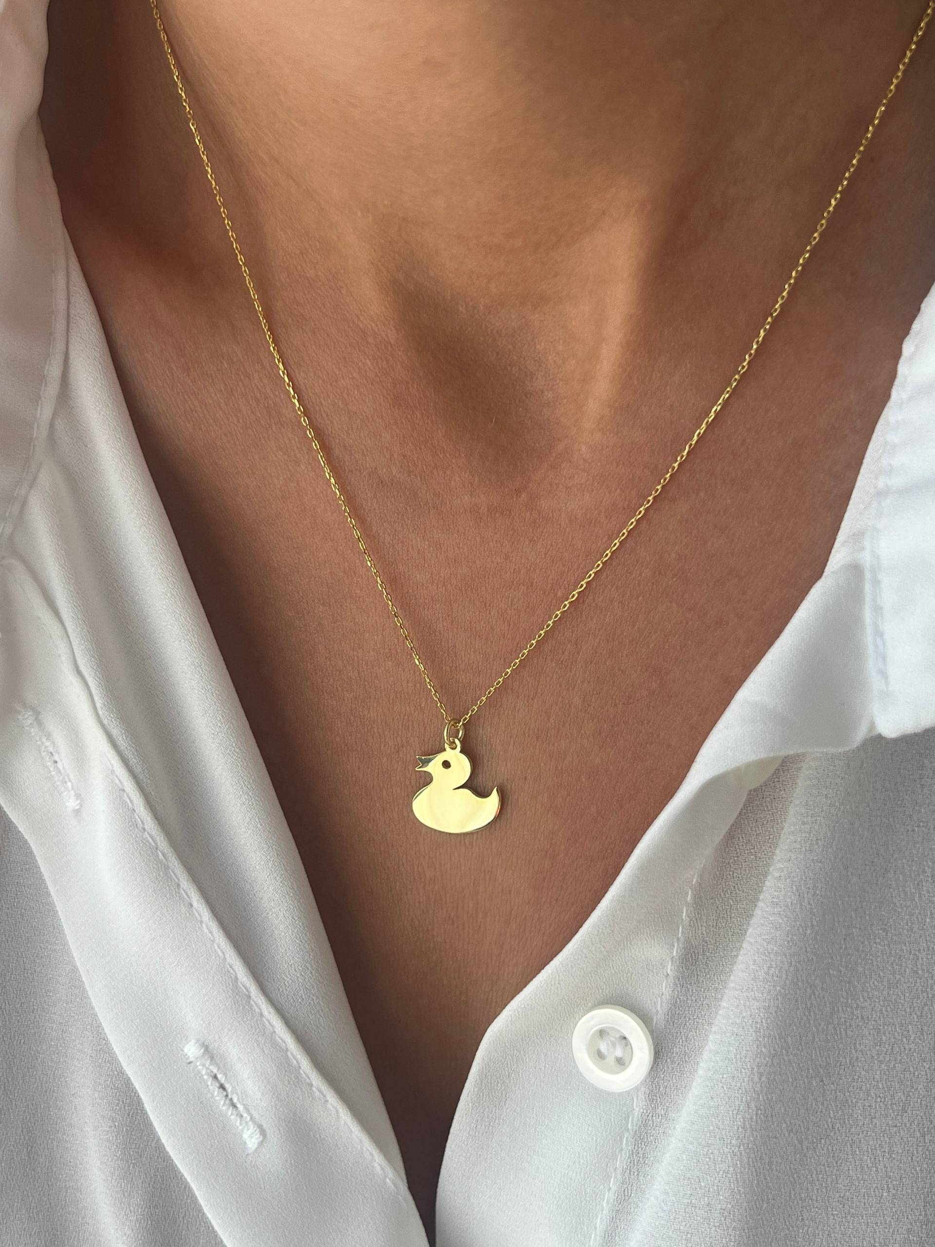 Ente Halskette 14K Vergoldet Gummi Anhänger Kunststoff Quak-Quak Lustiger Schmuck Tier Ente Halskette 14K Vergoldet Gummi Anhänger Kunststoff Quak-Quak Lustiger Schmuck Tier von SoMiniJewelry