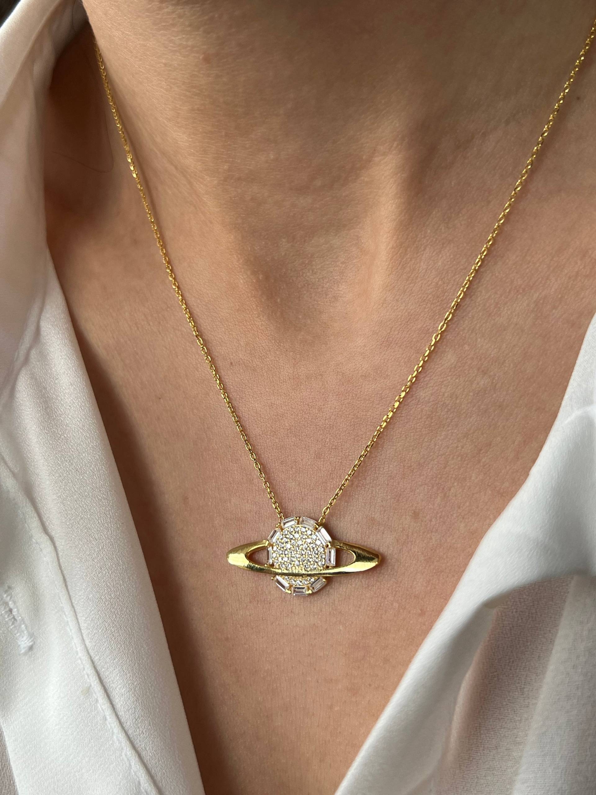 Planet Halskette 925 Silber Beringte Space Geschenk Für Freundin Nacht Anhänger Sie 14K Vergoldet von SoMiniJewelry
