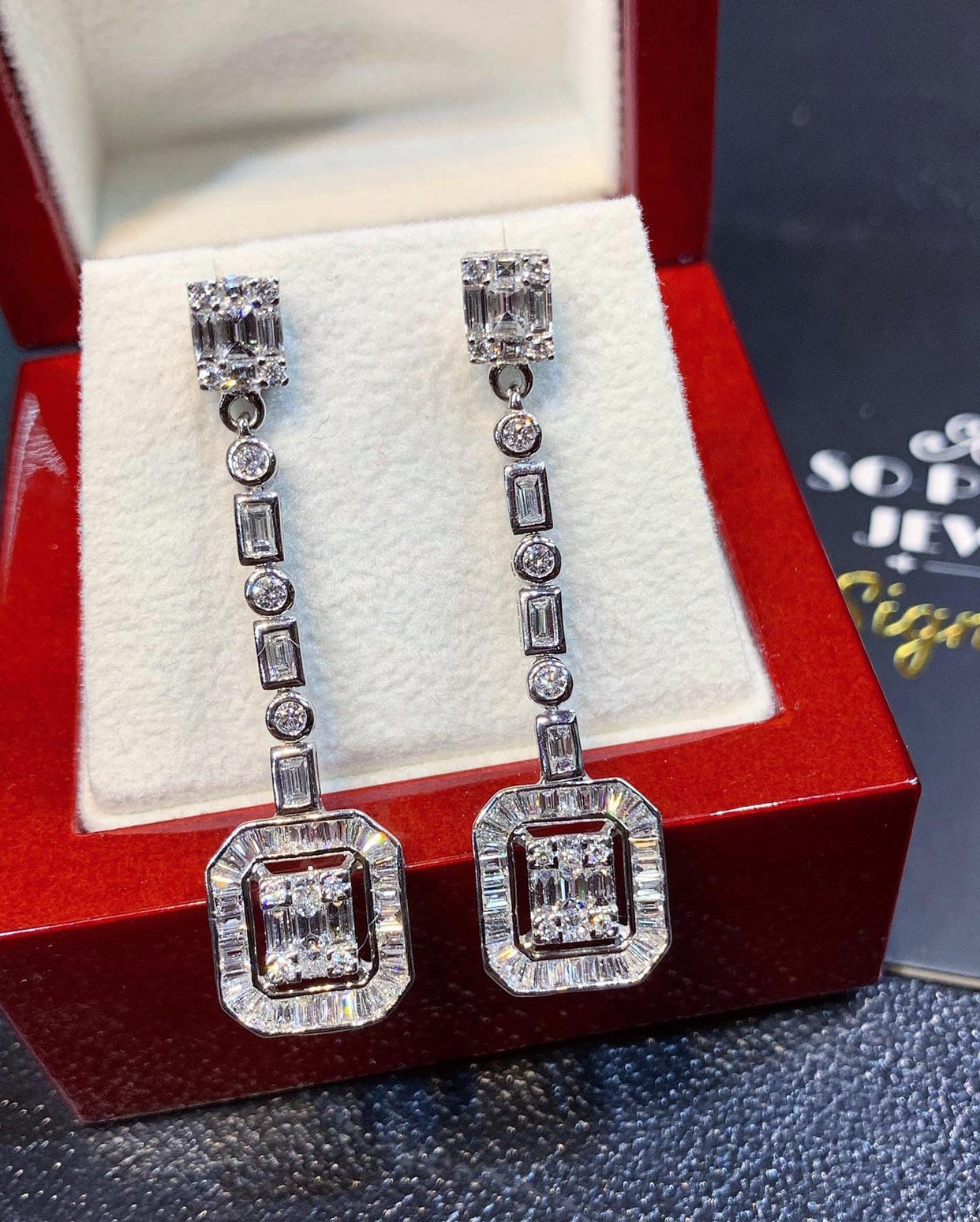 2.82Tcw Emerald Cut Diamant Illusion Natürliche 18K Solide Weißgold Handgemachte Ohrringe Baumeln Hochzeitsgeschenk Retacgular Unsichtbarer von SoPerfectJewelry