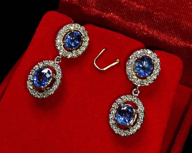 Atemberaubende 2.80Tcw Baumeln Ceylon-Saphire & Vs Diamanten in 18K Weißgold Handgefertigte Ohrringe Natur Kronleuchter Hochzeit Kornblume von SoPerfectJewelry