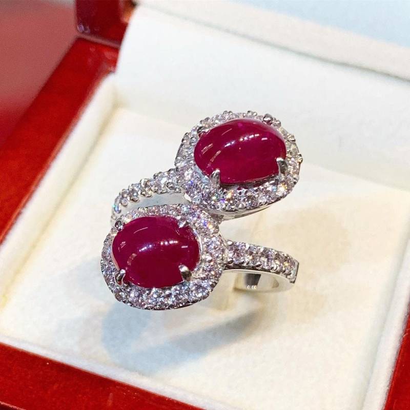 Burmese 6.79Tcw Natürliche Rubin Diamanten in 18K Massivem Weißgold Ring Verdreht Blut Cabochon Verlobung Burma Moderne Hochzeit Juli Cocktail Riesig von SoPerfectJewelry