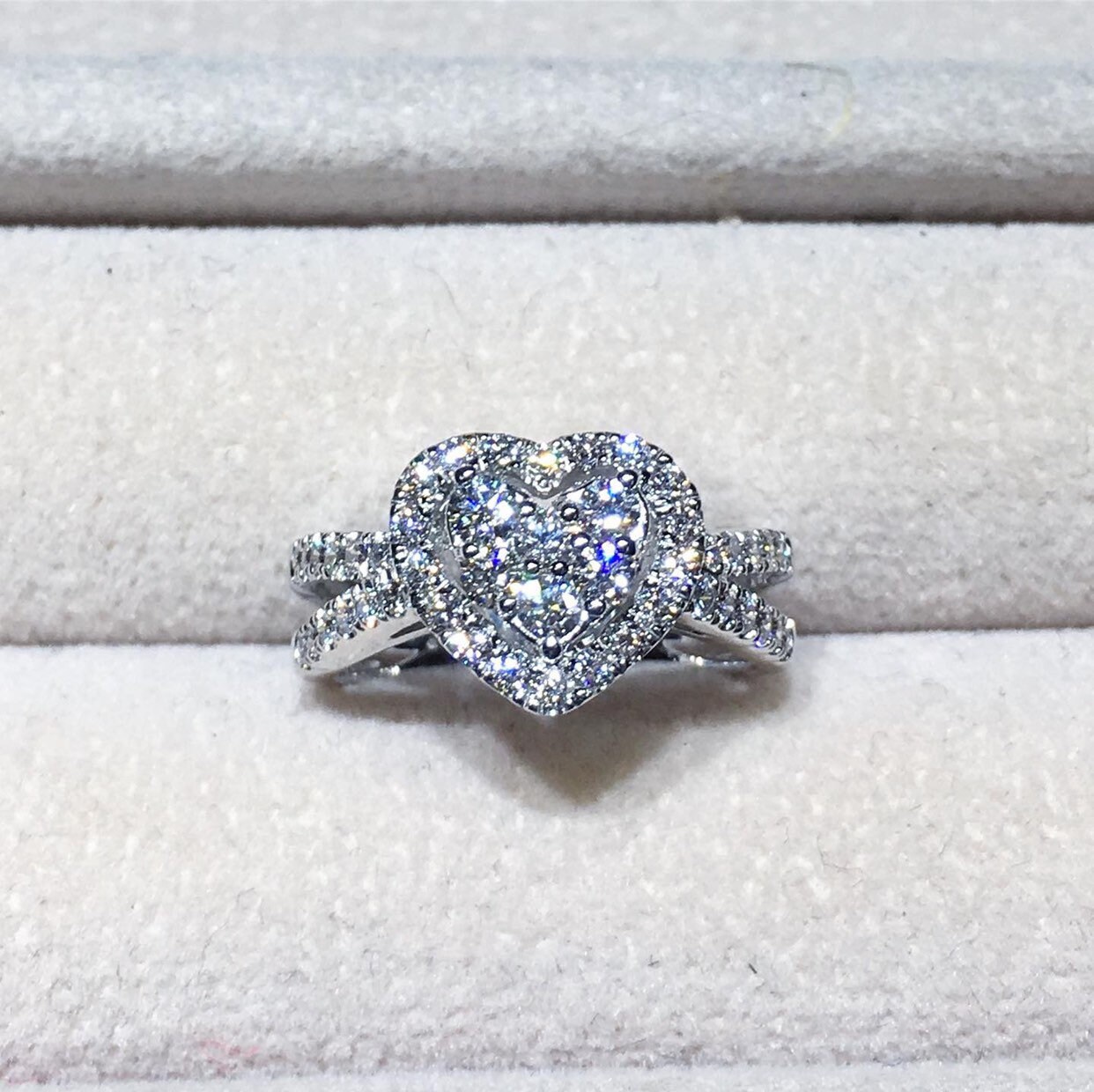 Echte 0, 70Tcw Diamanten in 18K Solide Handgemachte Weißgold Ring Natürliche Verlobung Bogen Hochzeit Geschenk Herz Valentinstag von SoPerfectJewelry