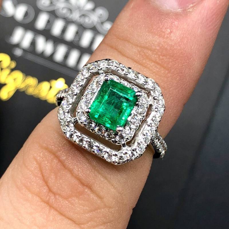 Funkelnder 2.45Tcw Smaragd & Vs Diamanten in 750 Weißgold Ring Verlobung Hochzeit Zambian Double Halo Modern Natural Vintage von SoPerfectJewelry