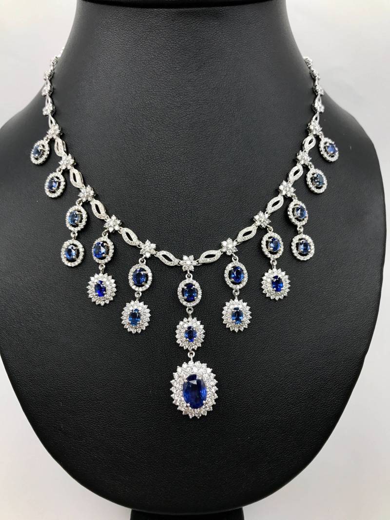 Reserviert 25.12Tcw Ceylon-Saphire & Vvs Diamanten in 18 K Weißgold Handgemachte Halskette Natürliche Kronleuchter Hochzeit von SoPerfectJewelry