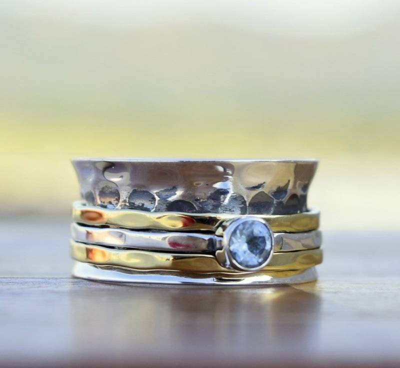 Blautopas Sterling Silber Spinner Ring Gehämmerter Meditation Fidget Ring Blautopas Sterling Silber Spinner Ring Gehämmerter Meditation Fidget Ring von SoSilverUK