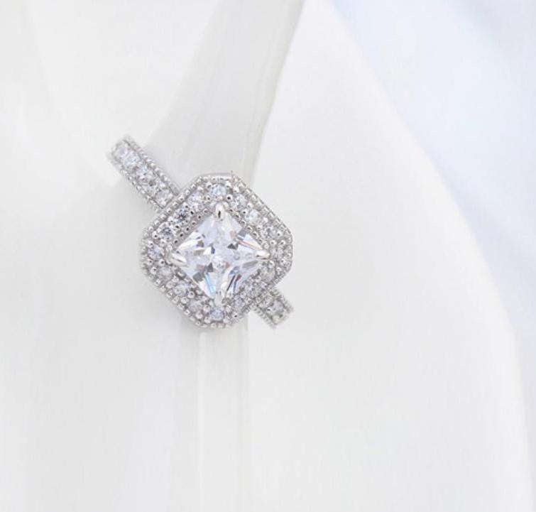 Princess Cut Cz Halo Ring Sterling Silber Solitär, Handgefertigt Princess Cut Cz Halo Ring Sterling Silber Solitär, Handgefertigt von SoSilverUK