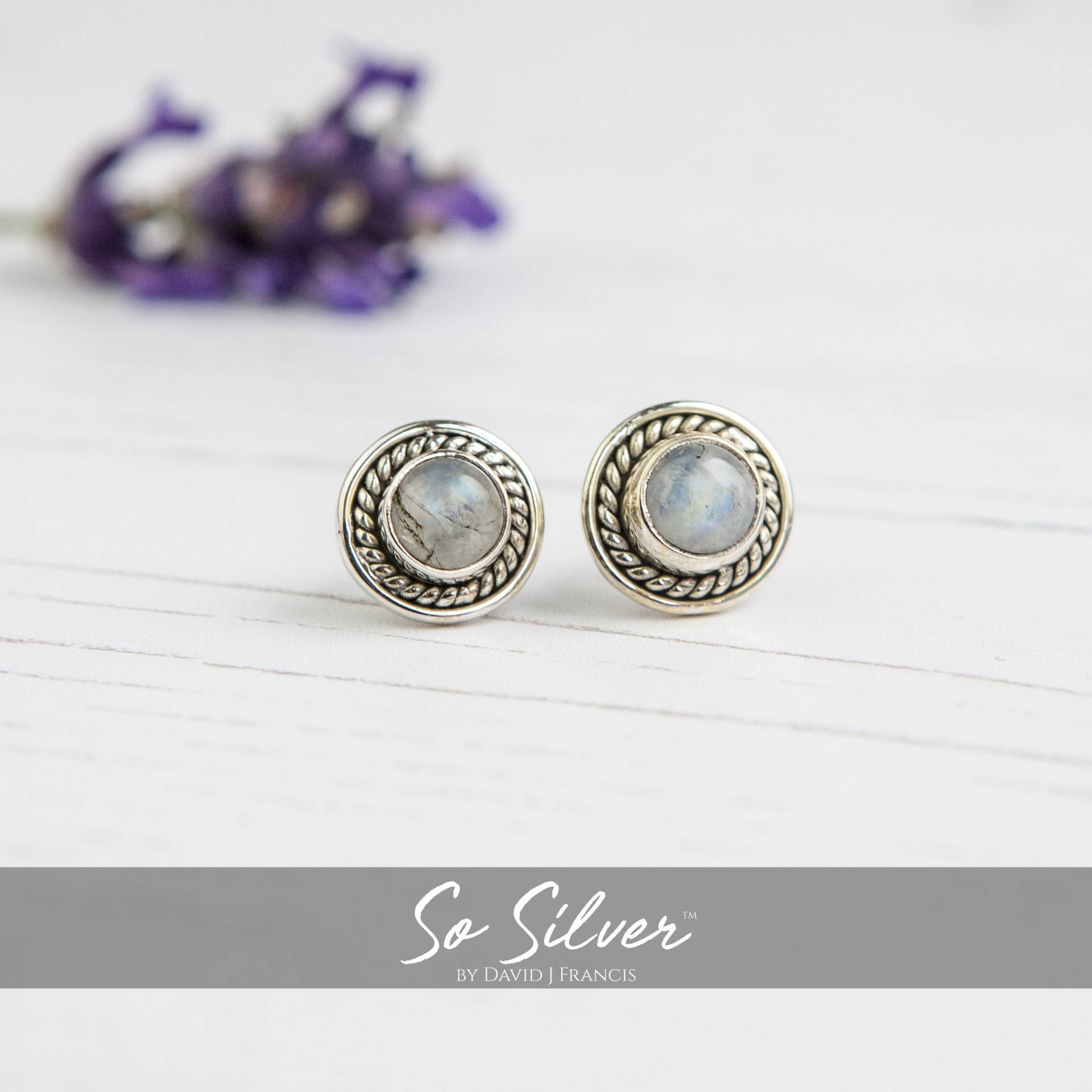 Handgemachte Sterling Silber Regenbogen Mondstein Ohrstecker Handgemachte Sterling Silber Regenbogen Mondstein Ohrstecker von SoSilverUK