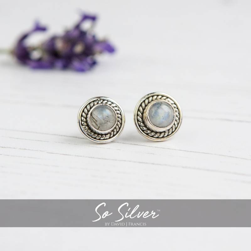 Handgemachte Sterling Silber Regenbogen Mondstein Ohrstecker Handgemachte Sterling Silber Regenbogen Mondstein Ohrstecker von SoSilverUK
