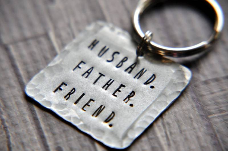 Ehemann Schlüsselanhänger, Vatertag, Jahrestag Geschenk, Neuer Papa Stiefvater Geschenk Für Männer Ehemann Schlüsselanhänger, Vatertag, Jahrestag Geschenk, Neuer Papa Stiefvater Geschenk Für Männer von SoSimplyQuaint