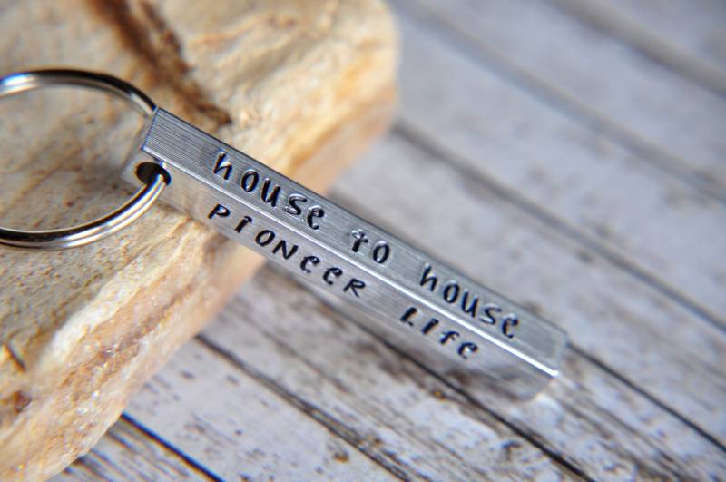 Hand Gestempelt Pionier Leben Aluminium Schlüsselanhänger Jw Geschenke Hand Gestempelt Pionier Leben Aluminium Schlüsselanhänger Jw Geschenke von SoSimplyQuaint