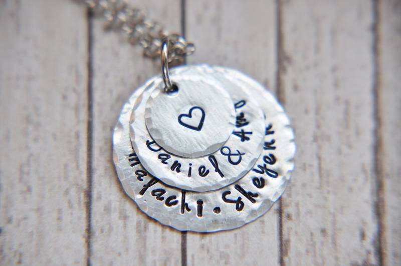 Personalisierte Halskette, Benutzerdefinierte Namenskette, Personalisiertes Geschenk, Geschenk Für Mama, Oma von SoSimplyQuaint