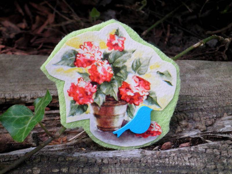 Blaue Vogel Brosche - Rote Hortensien Handgemachte Blumen Upcycling Papier Ephemera Filzkunst Pin & Garten Schmuck Eco Geschenk Blaue Vogel Brosche - Rote Hortensien Handgemachte Blumen Upcycling Papier Ephemera Filzkunst Pin & Garten Schmuck Eco Geschenk von SoVeryCharming