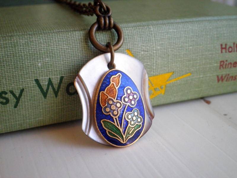 Vintage Emaille Blumen Perlmutt Knopf Anhänger - Retro Boho Charm Halskette Floral Cloisonne Schmuck Geschenk Für Sie von SoVeryCharming