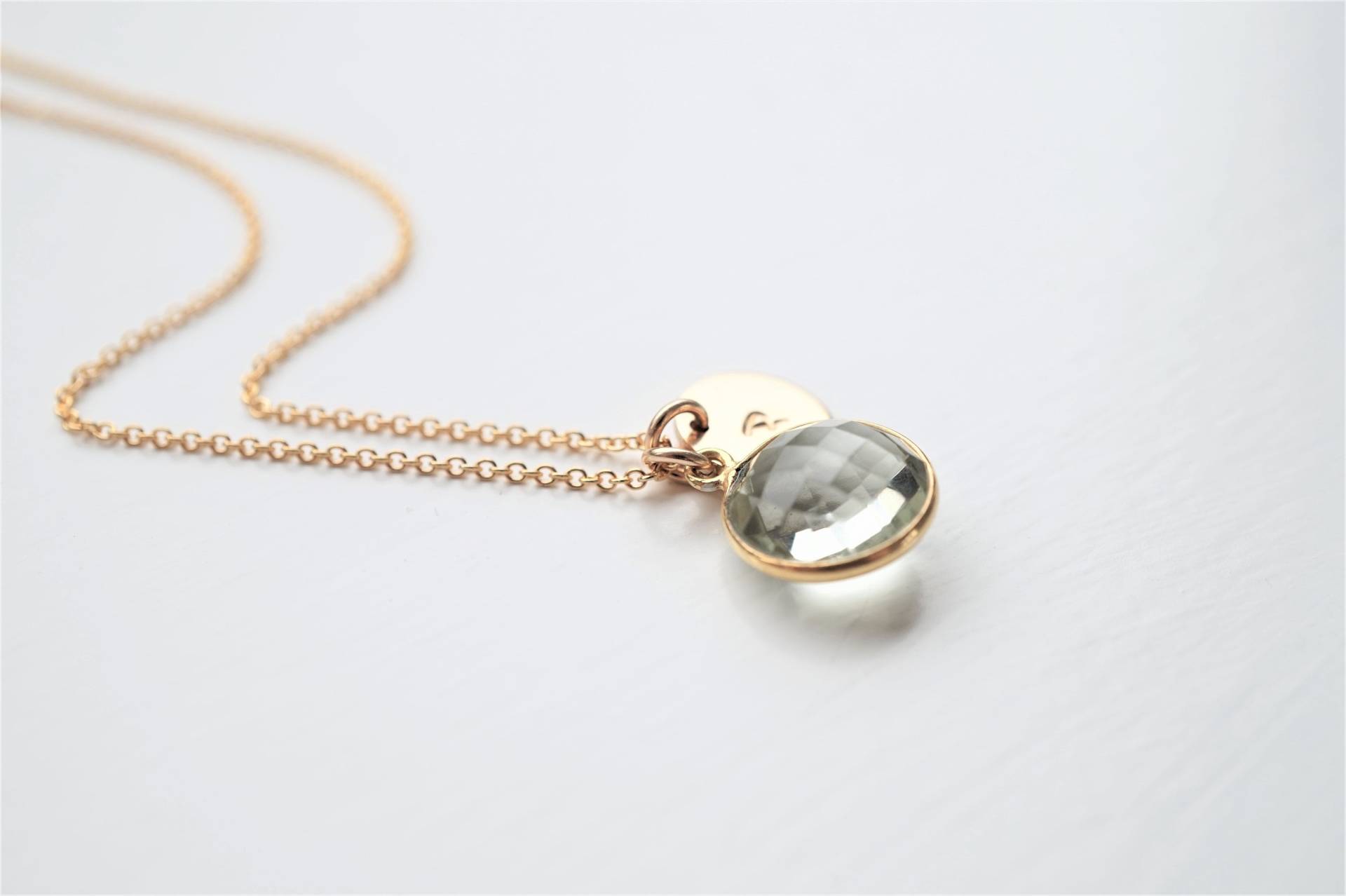 Grüner Amethyst Halskette Personalisierte Initial Plättchen, Gold Oder Silber Grüner Amethyst Halskette Personalisierte Initial Plättchen, Gold Oder Silber von SoYouJewellery