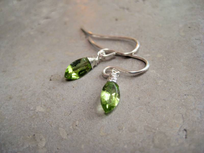 Peridot Sterlingsilber Ohrringe August Geburtsstein, Leo Geschenk Peridot Sterlingsilber Ohrringe August Geburtsstein, Leo Geschenk von SoYouJewellery